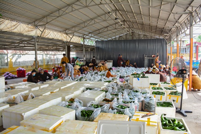 Continuing to support people in need in the Covid-19 pandemic of Hoang Phap Pagoda (series 4)